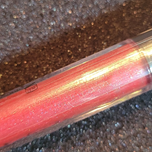 Be a Bombshell Lip Gloss - Picture 2 of 2